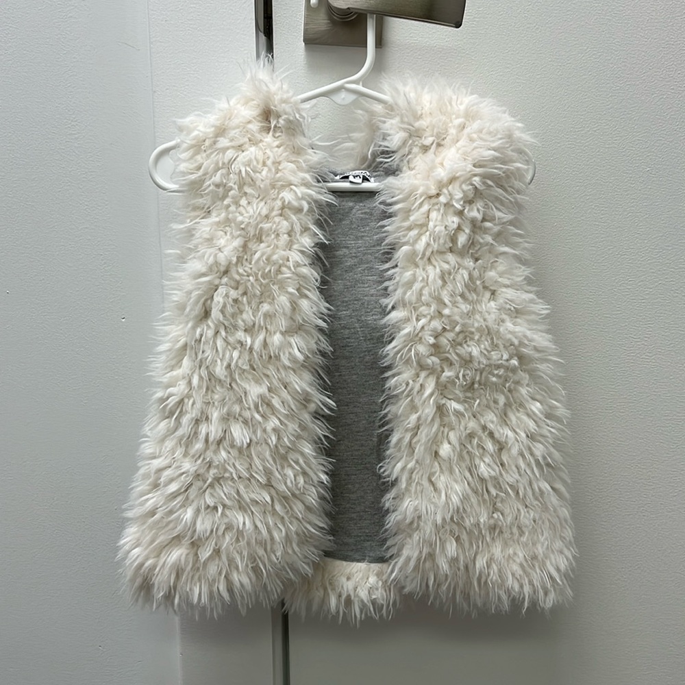 Splendid Girls Faux Fur White Vest with hood - size 2T